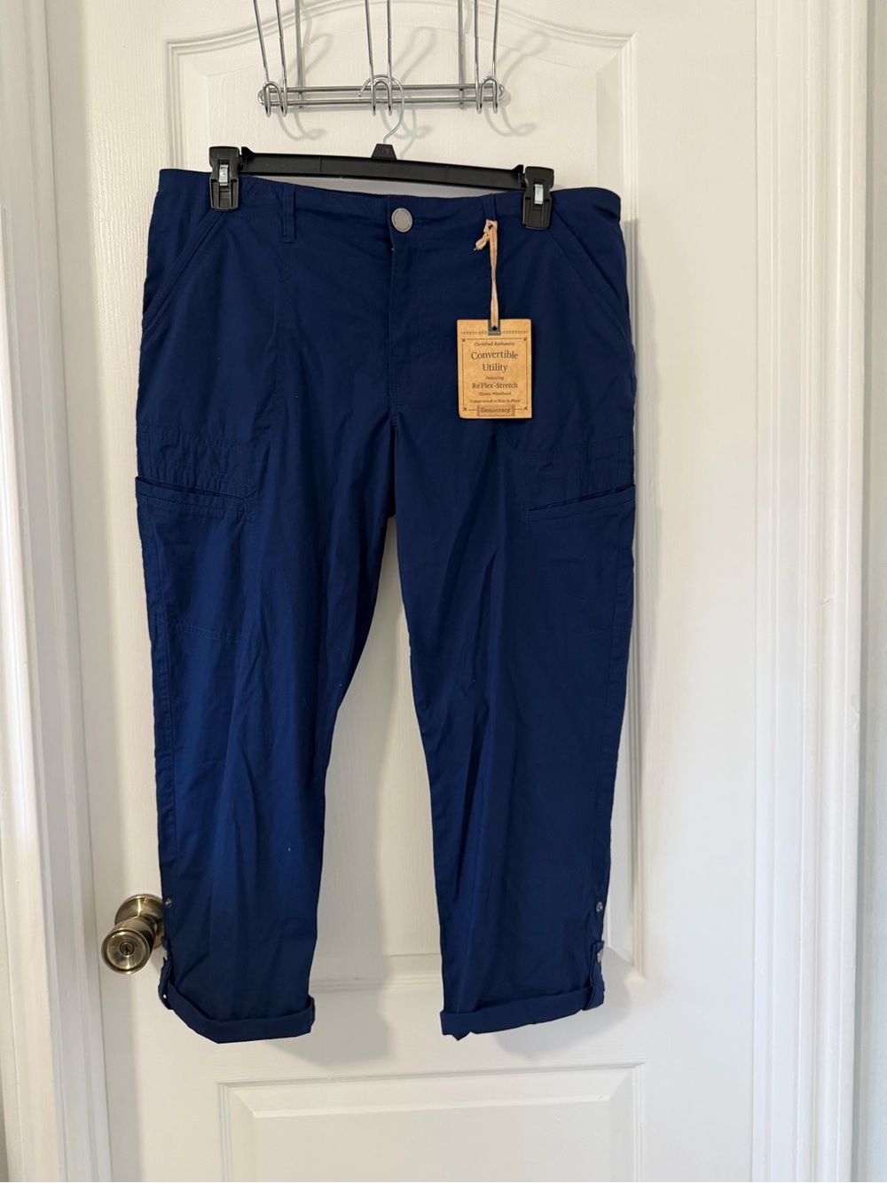 Democracy Women's Ankle Cropped Cargo Pants in Navy